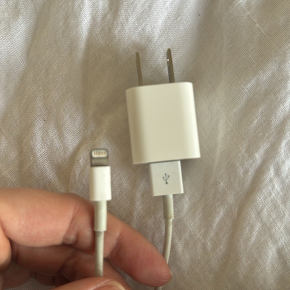 iPhone 13 wall charger (3 ft) - Picture 3 of 3